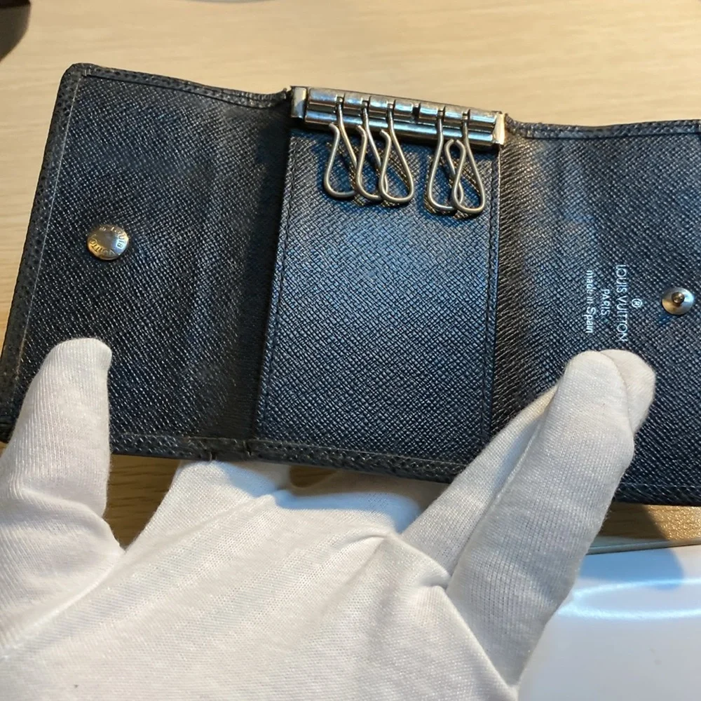 Louis Vuitton Vintage Taïga 6 Key Holder